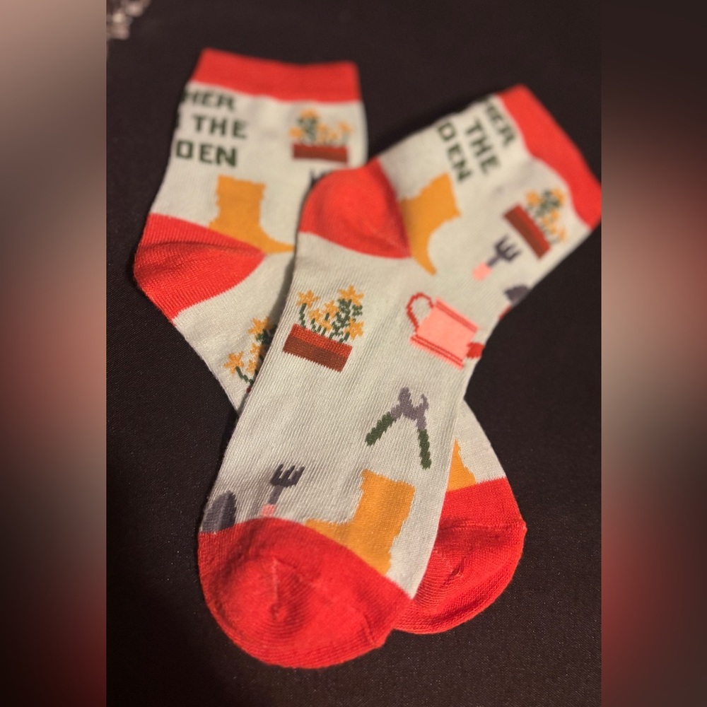 Garden Themed Red and White Women’s bin Socks